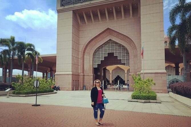 Kuala Lumpur Full Day City Tour Include Putrajaya & Batu Caves - Discovering Putrajaya