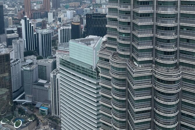 Kuala Lumpur Full Day City Tour With Petronas Twin Tower Tickets - Taking in Batu Caves Cultural Significance