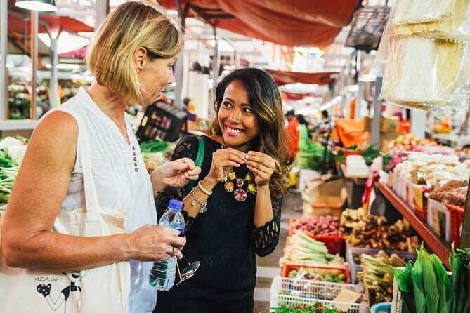 Kuala Lumpur: Nightlife Walking Tour with Local Guide - Street Food and Markets: Savoring Kuala Lumpurs Flavors