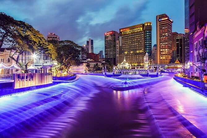 Kuala Lumpur: Nightlife Walking Tour with Local Guide - Iconic Landmarks and Nighttime Photography