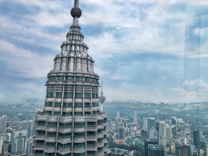 Kuala Lumpur: Petronas Twin Towers Entry E-Ticket - Exploring the Twin Towers