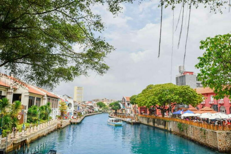 Kuala Lumpur: Private Malacca Night Tour w/Cruise & Trishaw - Key Points
