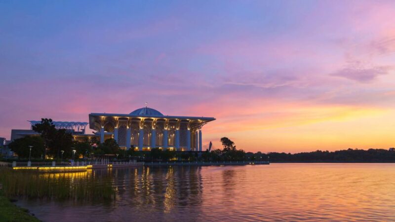 Kuala Lumpur: Putrajaya Tour With Traditional Boat Cruise - Experience Details