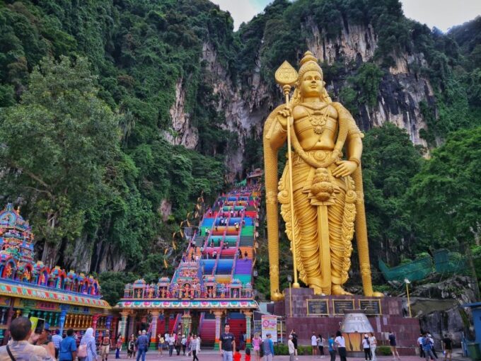 Kuala Lumpur: Suburbs and Batu Caves Half-Day Tour - Exploring Batu Caves