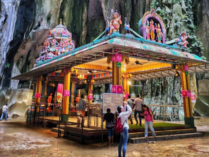 Kuala Lumpur: Suburbs and Batu Caves Half-Day Tour - Countryside Excursion