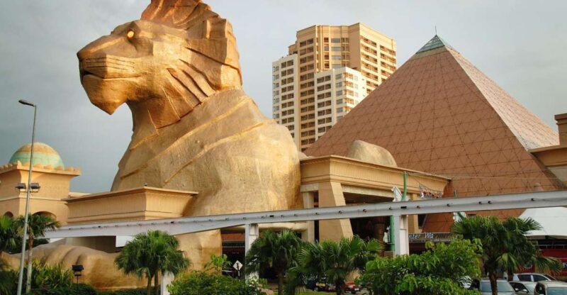 Kuala Lumpur: Sunway Lagoon Theme Park Ticket With Transfer - Water Park Features