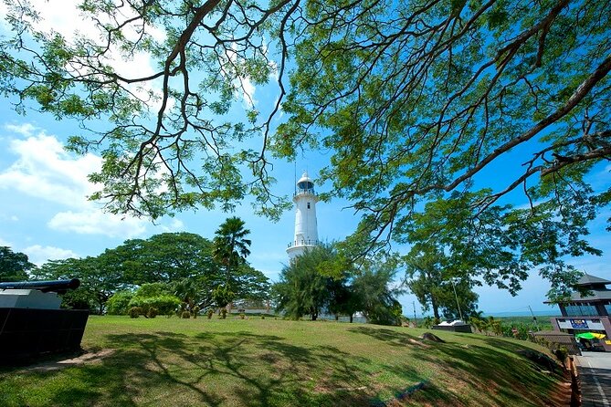 Kuala Selangor Tour From Kuala Lumpur With Fireflies Boat Ride and Seafood Dinner - Visiting the Royal Mausoleum