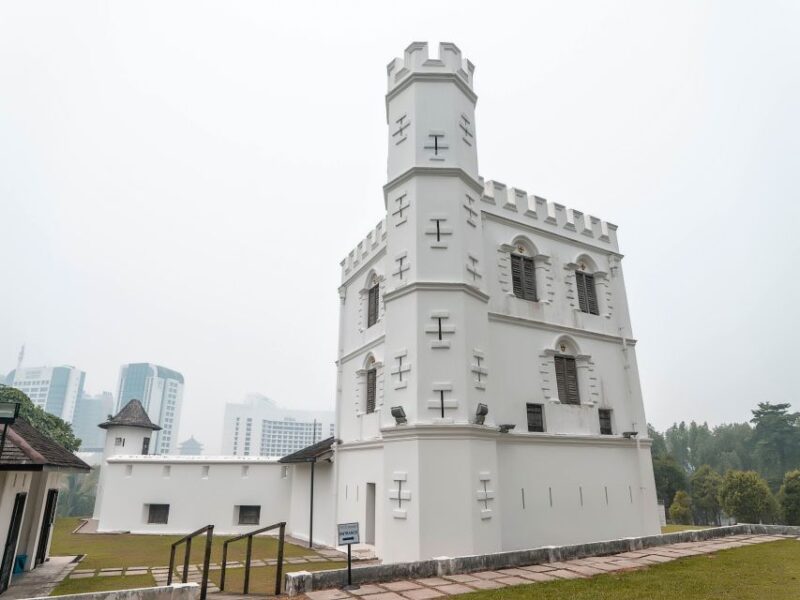 Kuching City Tour - Exploring the Astana
