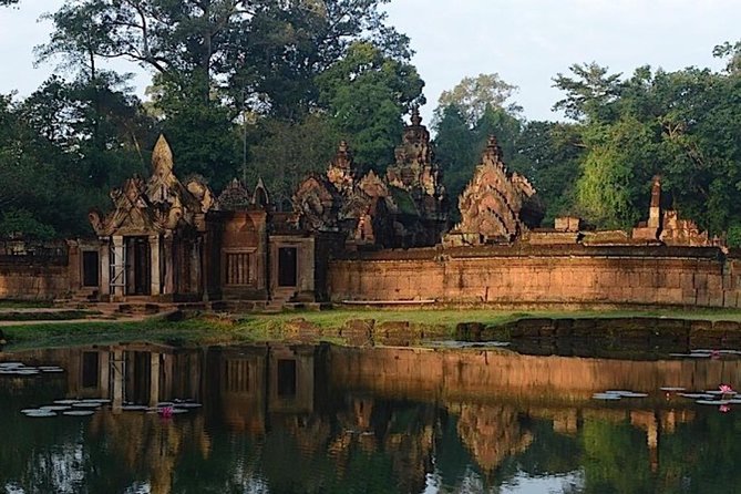 Kulen Waterfall and Banteay Srei Off Beaten Track - Town of Īśvarapura