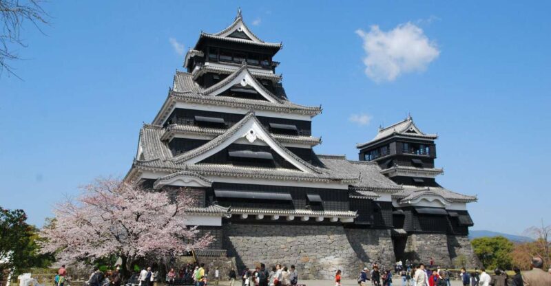 Kumamoto Castle: Audio Guide of Resilient Castle - Exploring the Castle Grounds