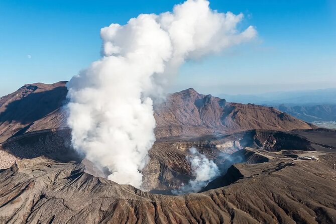 Kumamoto Castle Kusasenri and Aso Crater Tour in Fukuoka/Kumamoto - Experience at the Aso Volcano Museum