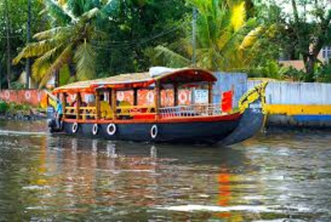 Kumarakom Backwater & Birds Explore at Coconut Lagoon Destination - Key Points