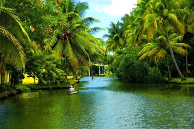 Kumarakom Backwater Houseboat Cruise Tour (03 Days) - Guide Services