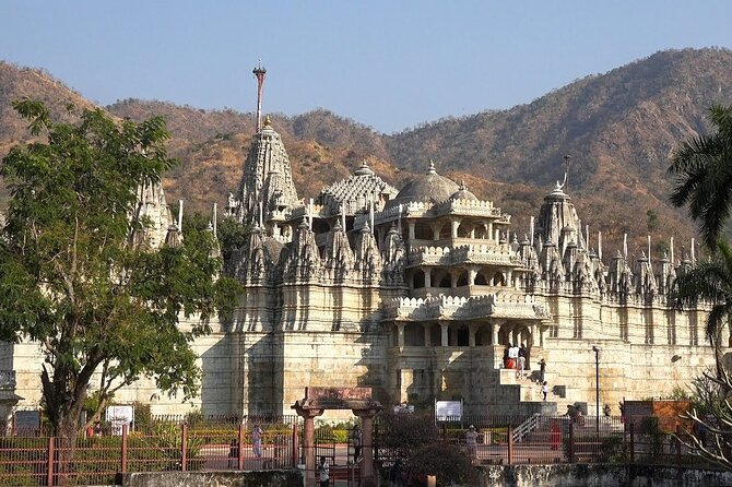Kumbhalgarh Fort and Ranakpur One Day Trip From Udaipur With Guide & Lunch - Exploring Kumbhalgarh Fort