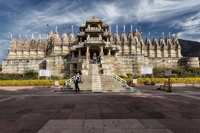 Kumbhalgarh Fort and Ranakpur One Day Trip From Udaipur With Guide & Lunch - Return to Udaipur