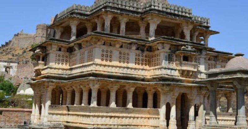 Kumbhalgarh Fort & Ranakpur Jain Temple Tour From Udaipur - Key Points