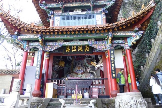 Kunming City Tour: Dragon Gate, Huating Temple and Daguan Pavilion - Dragon Gate Exploration