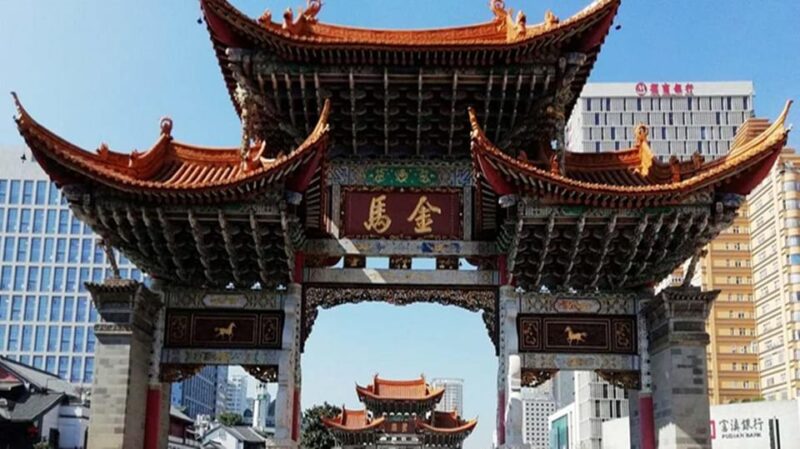 Kunming: Pick-Up From Airport to Downtown by Luxury Bus - Passenger Comforts