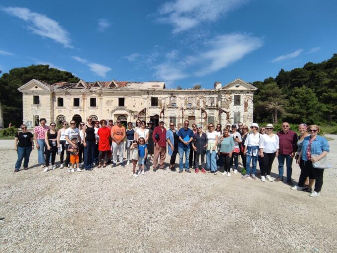 Kupari Guided Tour: From Holiday Resort to War Zone - Tour Considerations