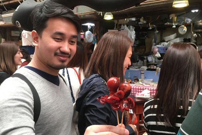 Kuromon Market Food Walking Tour in Osaka - Guided Food Tasting Experience
