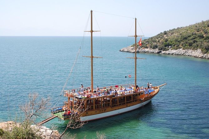 Kusadasi Boat Tour W/Lunch - Tour Accessibility and Capacity