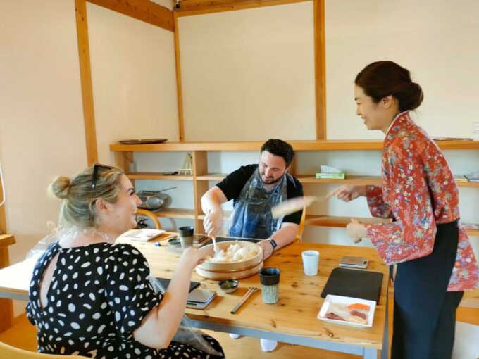 Kyoto: Authentic Sushi Making Cooking Lesson - Learning Environment and Cultural Exchange