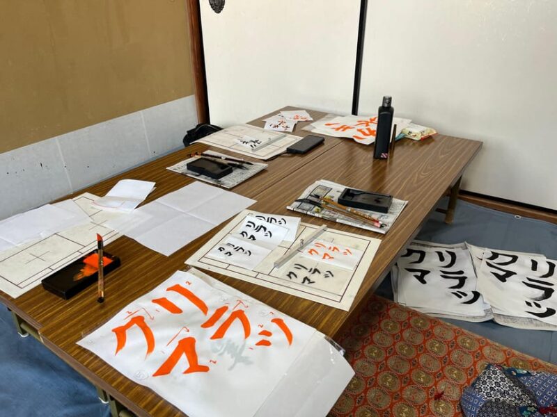 Kyoto: Calligraphy Class at Buddhist Temple in City Center - Artistic Experience in a Historic Setting