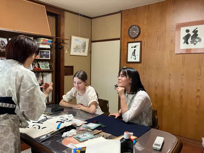 Kyoto: Calligraphy Experience : Women-only - Lesson Details