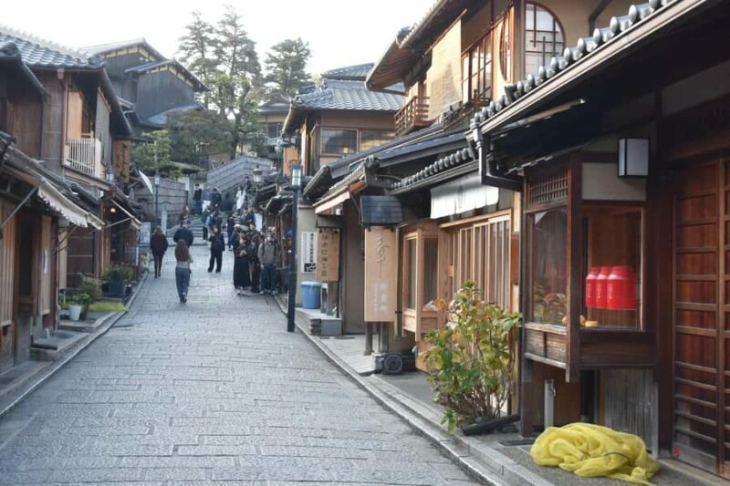 Kyoto Cultural Etiquette & GionPontocho Walking Tour - An Honest Look at the Kyoto Cultural Etiquette & GionPontocho Tour