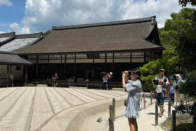 Kyoto: Discover Every Bit of Ginkakuji Temple in 60 Minutes - Experiencing the Tranquility and Ambiance