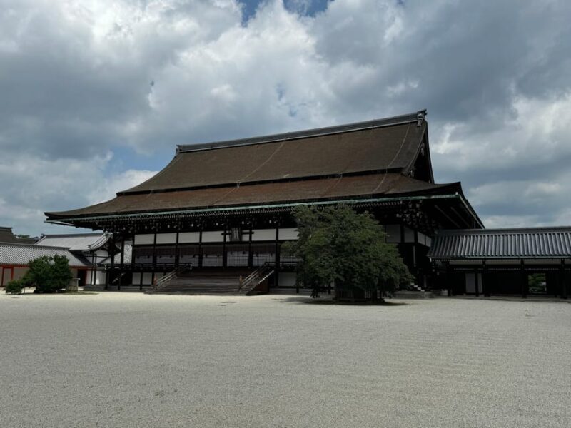 Kyoto: Discover Every Bit of Kyoto Imperial Palace - Exploring the Palace Grounds