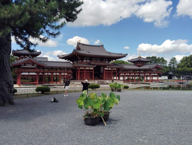 Kyoto: Enjoy Byodoin Temple and Tea Sweets - 90 Min Tour - Sampling the Diverse Green Tea Confections