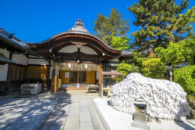 Kyoto: Gateway to Gion Walking Tour for First-Time Visitors - Discovering Ninenzaka