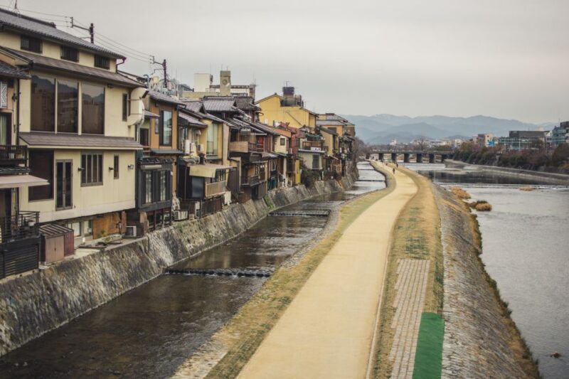 Kyoto: Geisha Arts Gion Cultural Walk With Geisha Show - Geisha History and Traditions