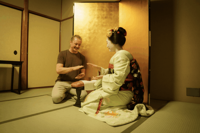 Kyoto: Geisha Dinner & Gion Cultural Walk - Engaging With Geisha and Maiko