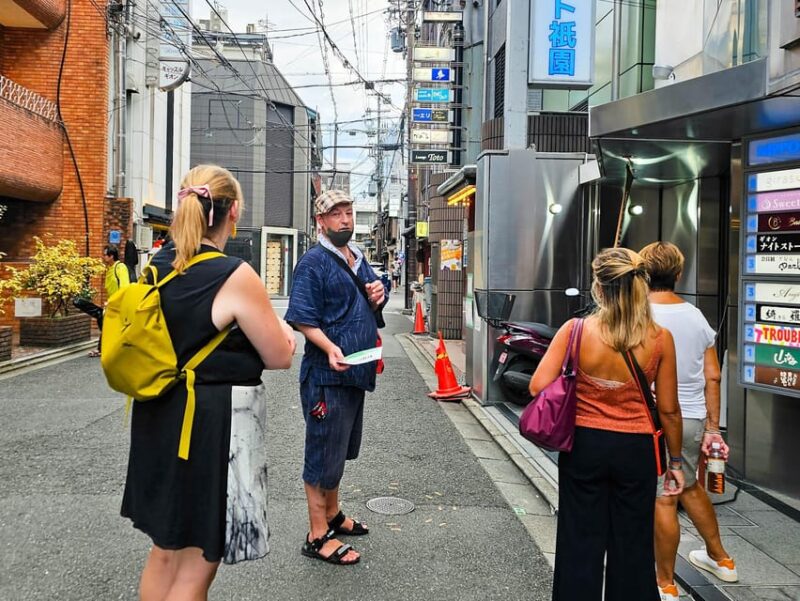 Kyoto: Gion District Guided Walking Tour at Night With Snack - Strolling Through Pontocho