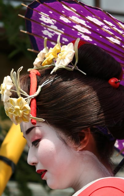 Kyoto: Gion Geisha District Walking Tour at Night - Experience Features