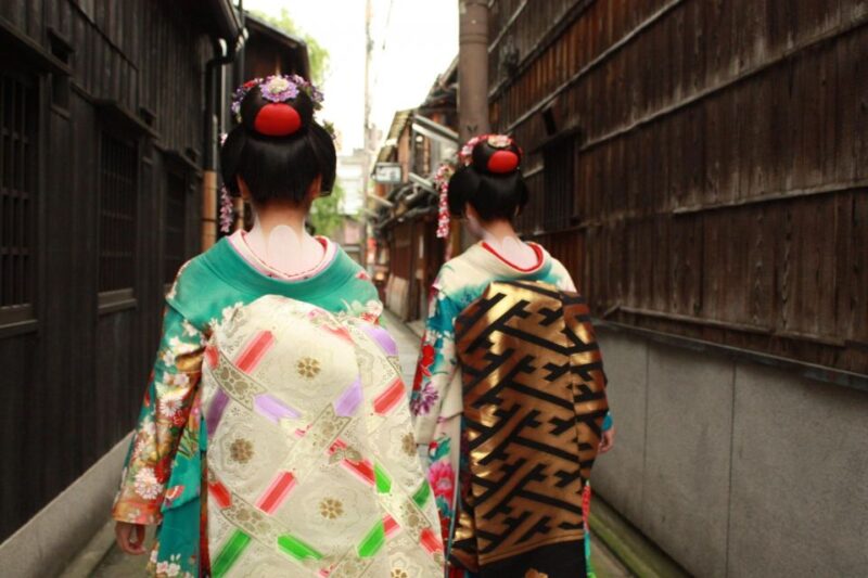 Kyoto: Gion Geisha District Walking Tour at Night - Key Landmarks Explored