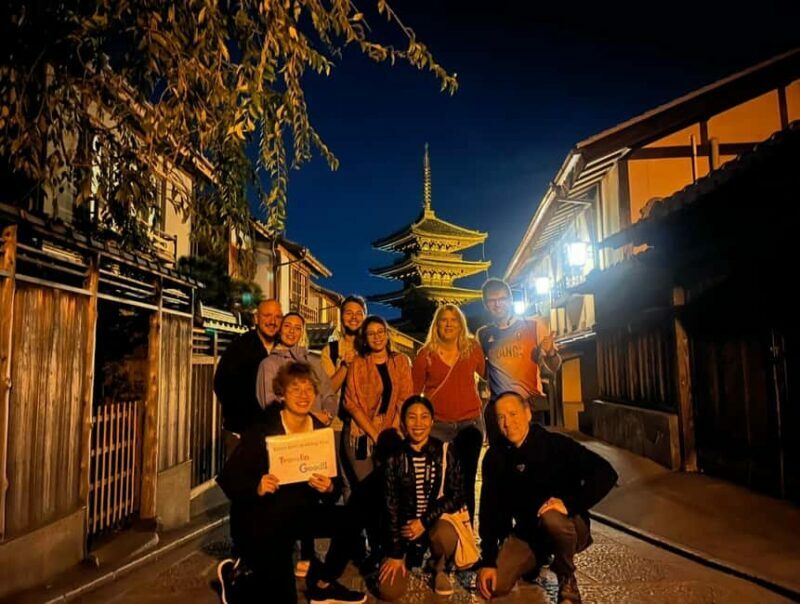 Kyoto: Gion Magical Night Walking Tour with Geisha Trivia - The Itinerary in Detail