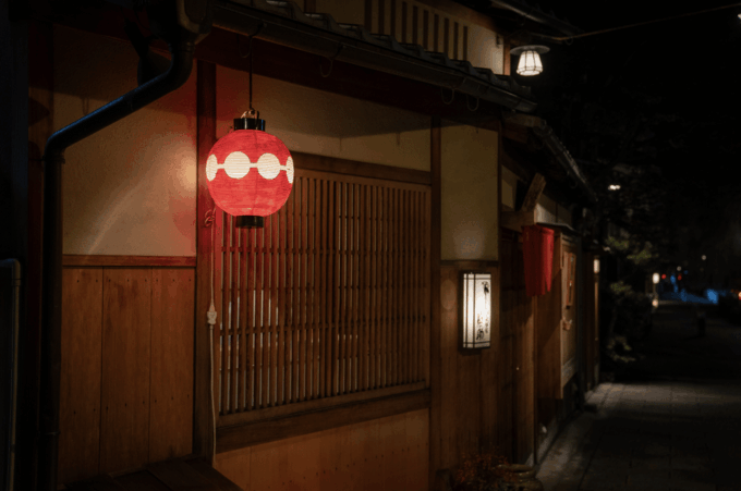 Kyoto: Gion Night Walking & Food Tour - Exploring Gions Atmosphere