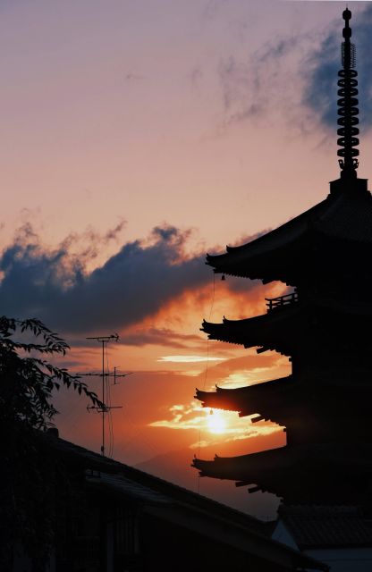 Kyoto: Gion Nighttime Walking Tour With a Local Guide - Key Points
