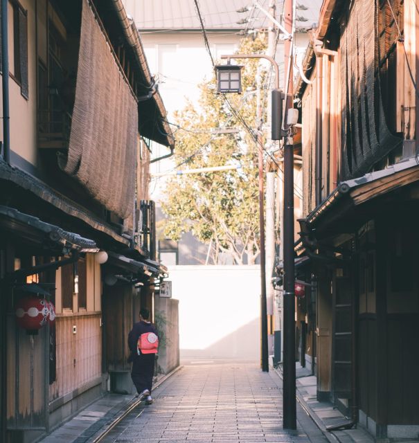Kyoto: Gion Nighttime Walking Tour With a Local Guide - Highlights of the Walking Tour