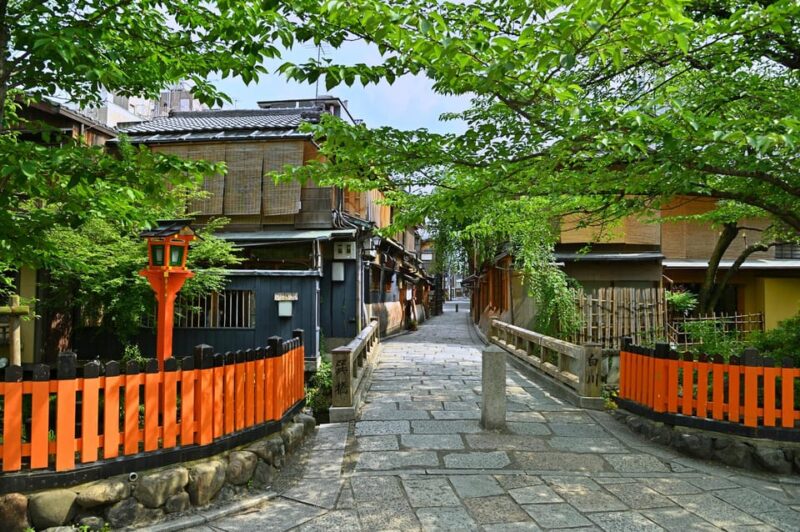 Kyoto: Gion/Pontocho Tour, Guided Walking Tour - Duration and Pricing
