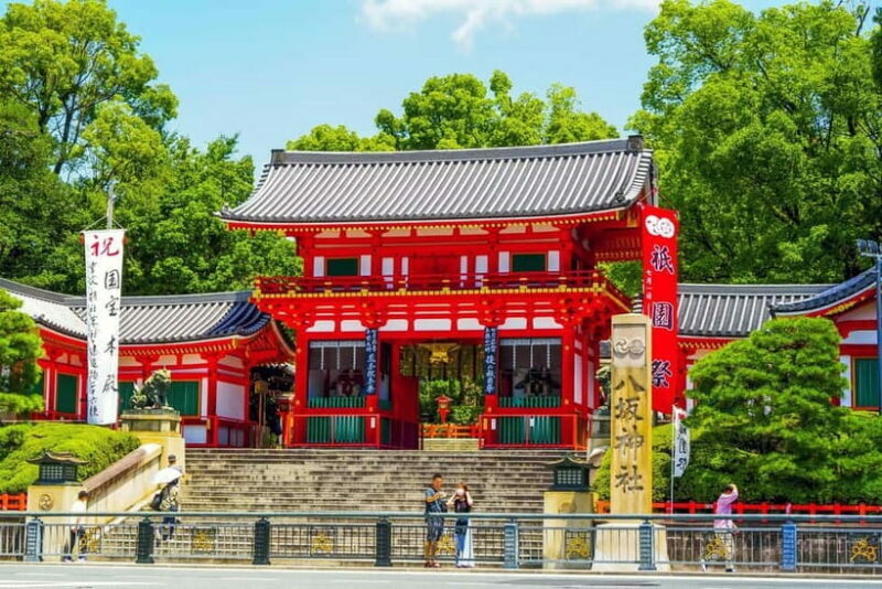 Kyoto: Gion Walking Tour for First-Time Visitors - Strolling Ninenzaka and Gion’s Traditional Streets