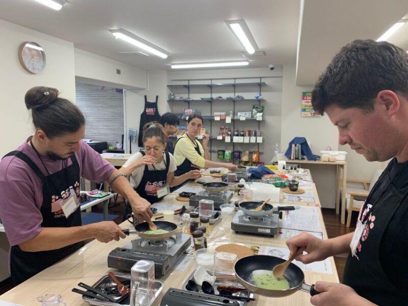 Kyoto: Japanese Udon and Sushi Cooking Class With Tastings - Udon Noodle Making