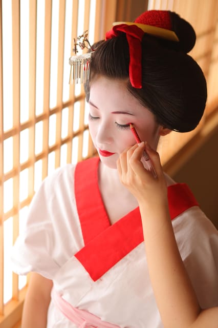 Kyoto Kiyomizu Temple: Maiko and Samurai Couple Photoshoot - Photography Session