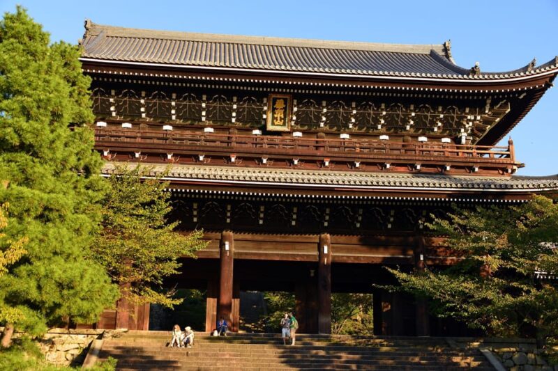 Kyoto: Kiyomizudera, Higashiyama and Yasaka Discovery Tour - Yasaka Shrine Tour