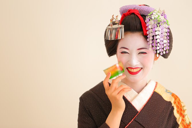 Kyoto: Maiko Makeover and Photoshoot Experience (Women Only) - Capturing the Maiko Transformation