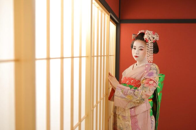 Kyoto: Maiko Makeover and Photoshoot Experience (Women Only) - Booking and Cancellation