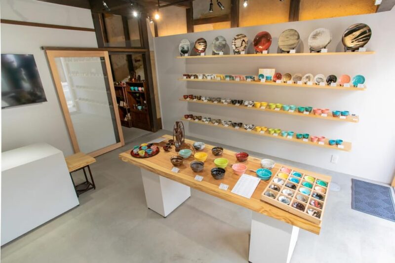 Kyoto: Make Zen Garden and Taste Matcha in Pottery Shop - Zen Garden Experience